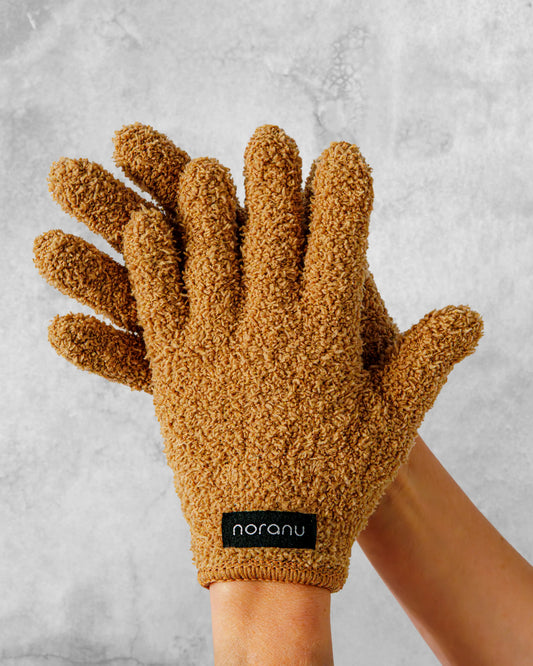 Brauner Abschminkhandschuh zur Make-up -Entfernung ohne Wattepads nur mit Wasser