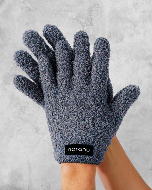 Grauer Abschminkhandschuh zur Make-up -Entfernung ohne Wattepads nur mit Wasser